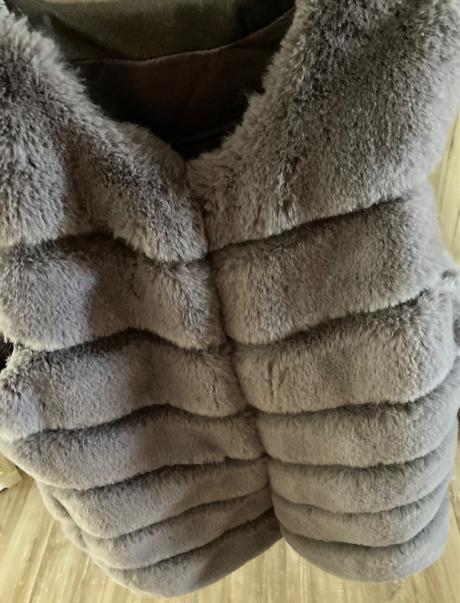 Kožušinová vesta darujem k nákupu, 