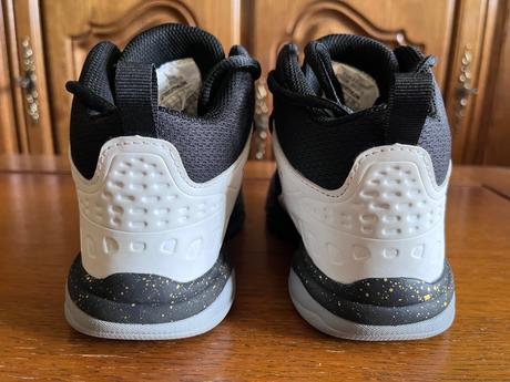 Športová basketbalová obuv tarmak kipsta, 33