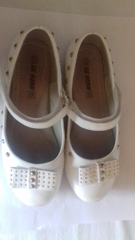 Biele balerínky s cvočkami, 33