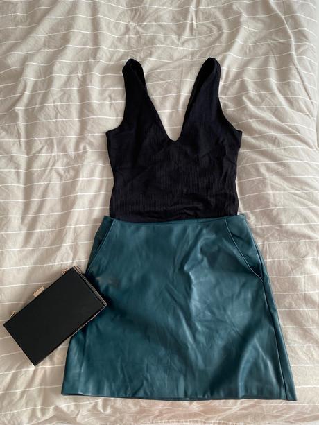 Koženková minisukňa, pull&bear,s