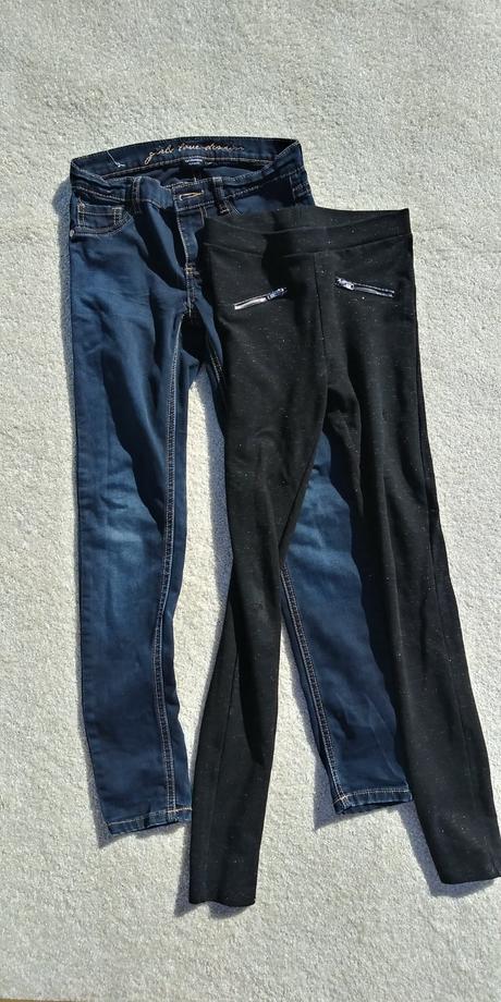Tmavomodre jeans a cierne leginy, h&m,140