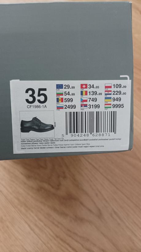 Pekné sviatočné topánky, 35