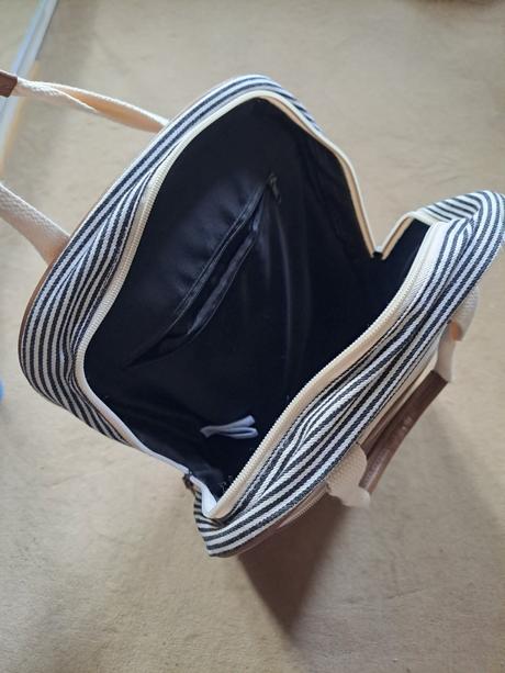 Stylovy letny ruksak  modrobiely z accessories, 