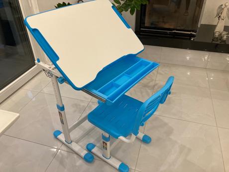 Písací stôl , rastúci s dieťaťom aj stolicka, 