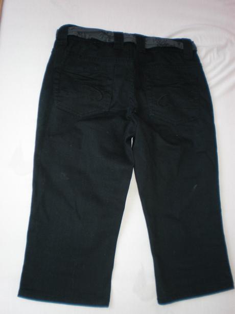 Čierne nohavice pod kolená, 36