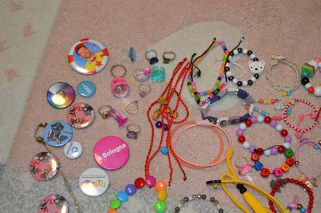 Dievčenské náramky, prstienky ai, spolu 64ks/10e, 