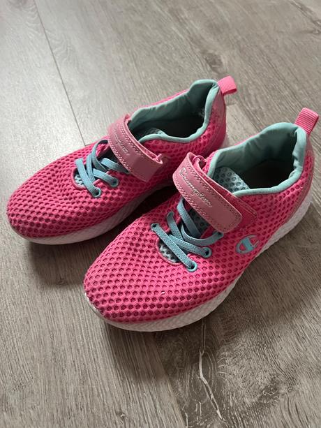 Ruzove tenisky, champion,34