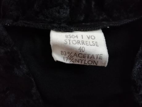 Čierne zamatové sako, 40