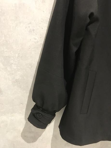 Krátky plášť, 42