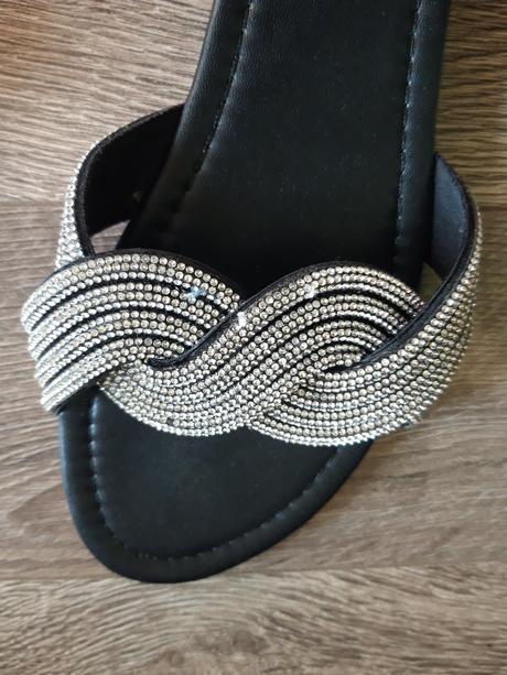 Slapky s kamienkami, 39