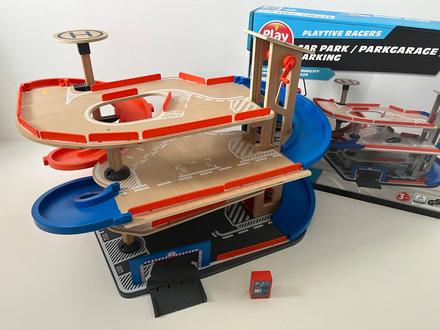 Drevená parkovacia garáž, 