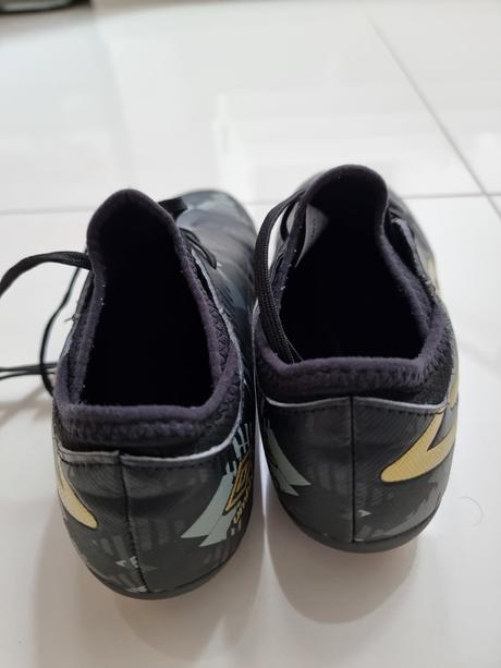 Predám kopačky umbro, 36