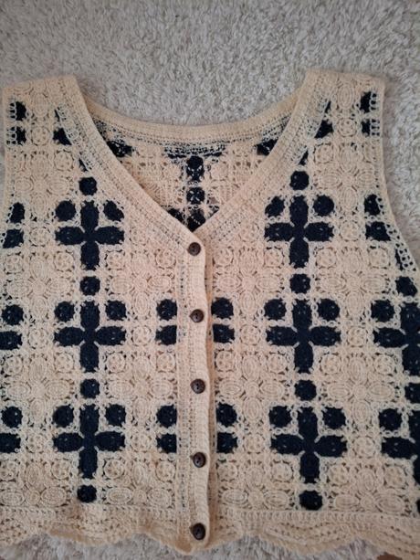 Nádherná vestička darujem, s