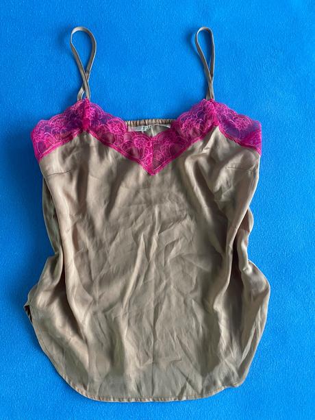 Guess top, guess,s