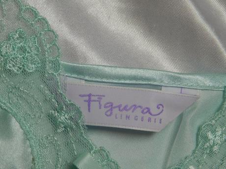 Pekna nočna košielka, 40