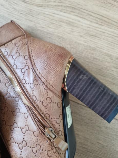 Bledohnedé kotníčky veľ. 36, 36