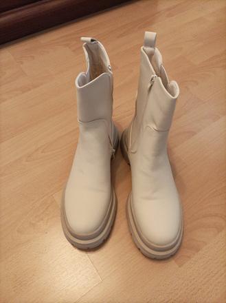 Štýlové kotníkové čižmy už aj s poštou, 40