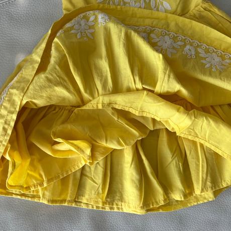 Tahari šaty vel. 3-4, 104