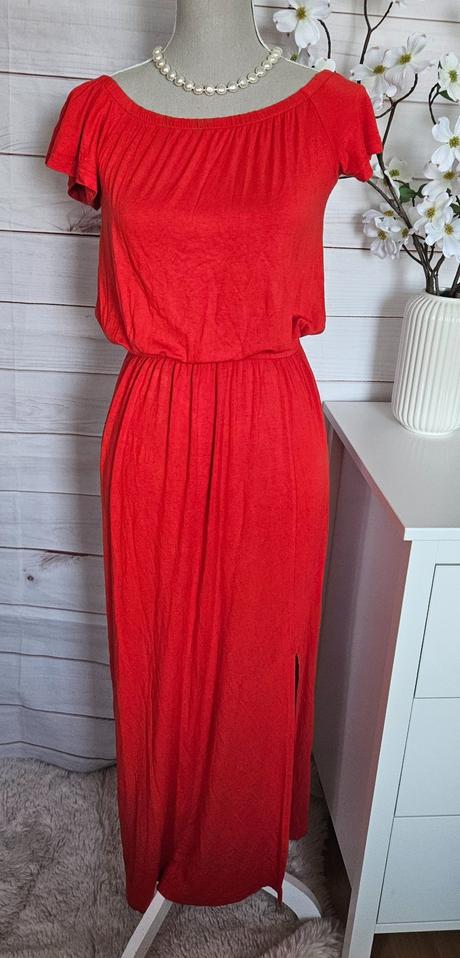 Krásne červené šaty, s