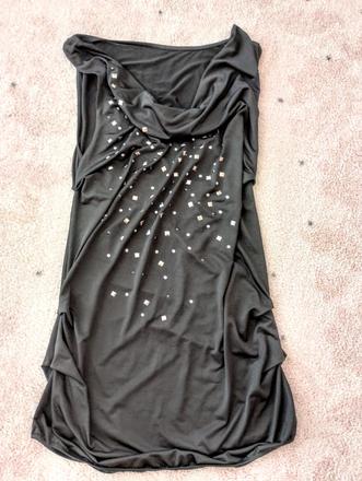 Čierny lesklý top s kamienkami, m