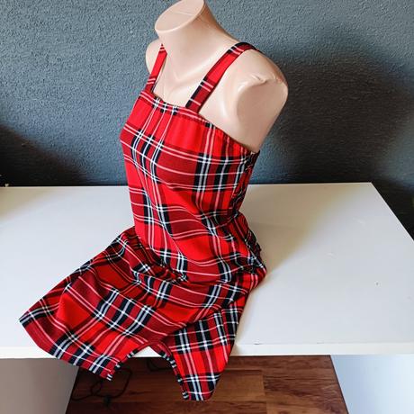 Červené kockovane saty, s