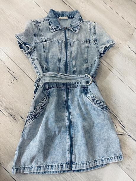 Krásne riflove saty, s