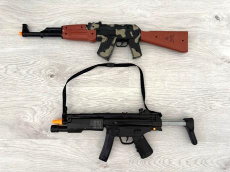 Zbrane - puška a samopal, 