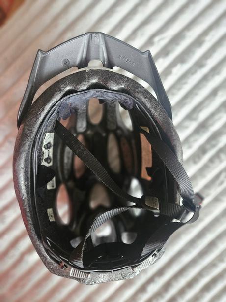 Cyklisticka damska prilba met, s