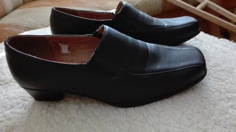 Cierne poltopanky, 38