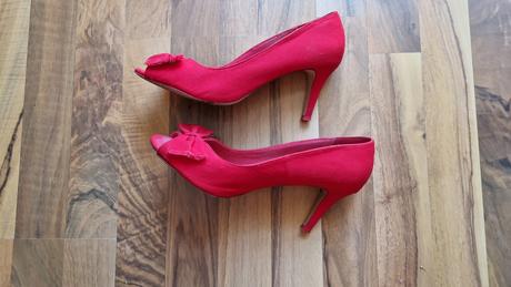 Cervene lodicky, bershka,38