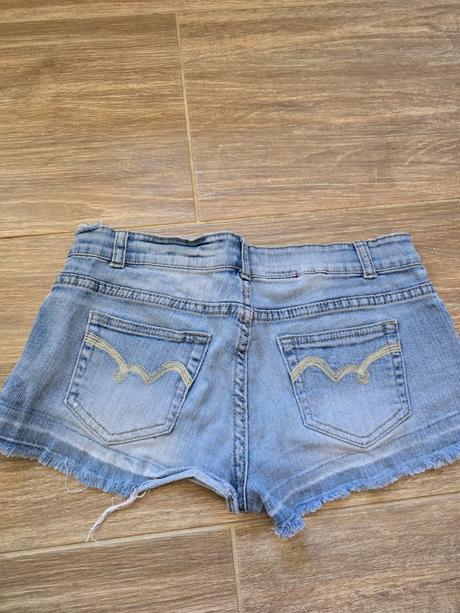 Šortky č.38, 38