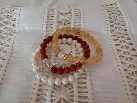 Naramok z drahých kameňov, 