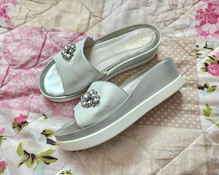 Strieborne slapky na platforme, velkost 38, koža, 38