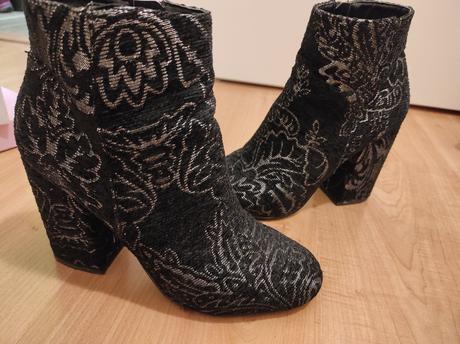 Zaujímavé kotníkové čižmičky, 39