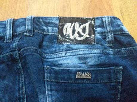 Bedrové trhané rifle, m