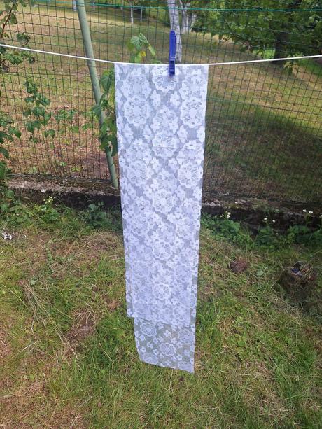 Malá záclonka s kvietkami, 