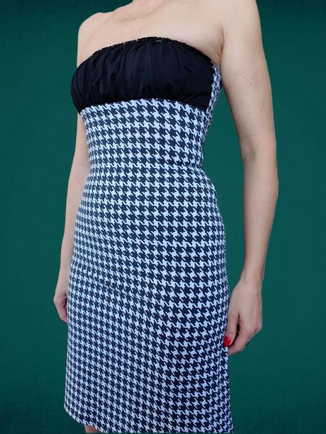 Letné šaty bez ramienok, s