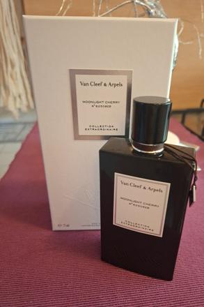 Van cleef & arpels moonlight cherry, 