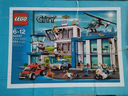 Lego city policajna stanica, 