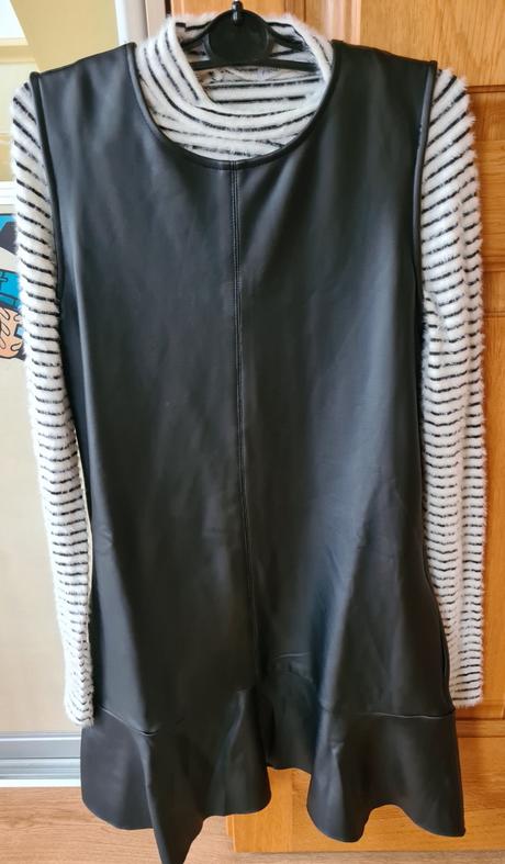 Šaty /imitácia kože/ s rolákom nové, 158