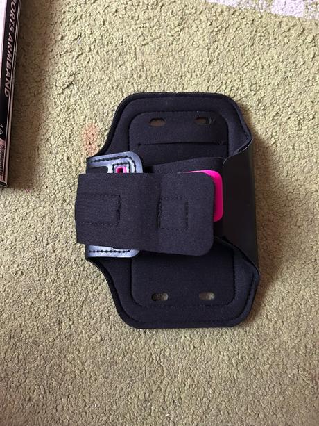 Puzdro na telefón na ruku,