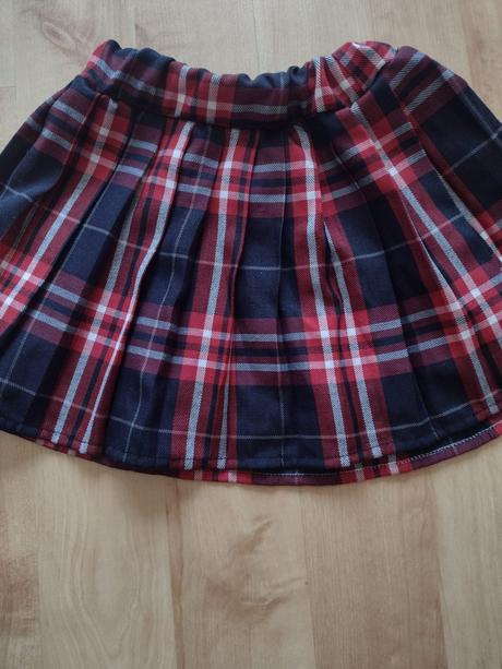 Nádherná sukňa super stav, 116