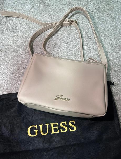 Kabelka guess, guess