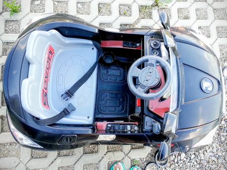 Zľava. elektrické auto - autíčko.,