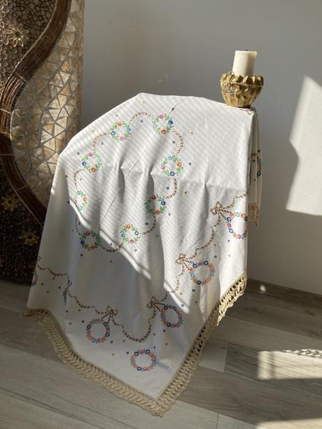 Krásny ľanový obrus s výšivkou krížikovou,, 