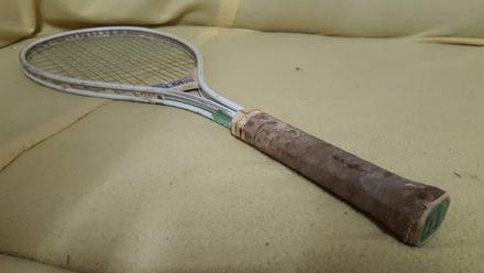 Predám hliníkovú tenisové raketu.,