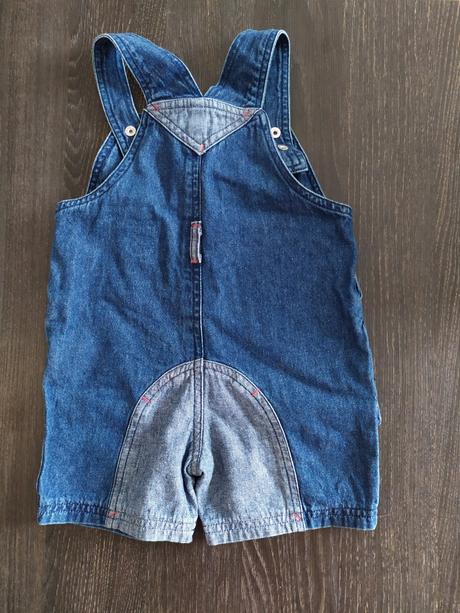 Kraťasy na traky so žralokom, 80