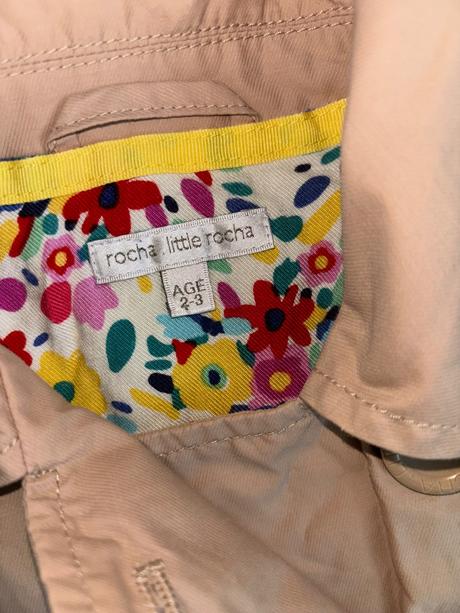 Dievčenský kabát, 98