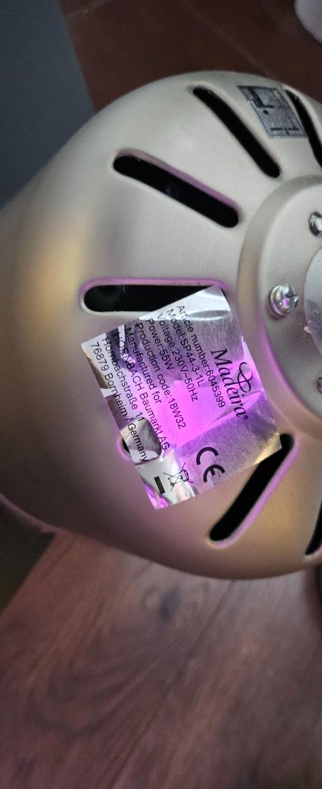 Ventilator s lampou a dialkovym ovladanim madeira, 