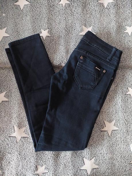 Tmavomodré rifle, 28